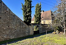 In the Périgord Noir, near Sarlat, active agricultural property on more than 17 hectares of land.