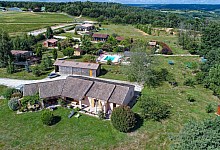 Domaine d'Exception: main house, independent chalets and reception hall in a haven of peace