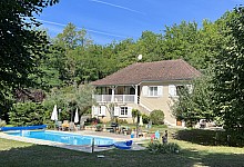 Proche de Montignac, dans un environnement calme, maison de vacances d'environ 120 m² avec piscine sur jolie parcelle d'environ 3000 m².
