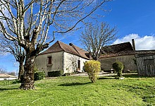 Périgord noir, à moins de 5 minutes des commerces, écoles et commodités jolie maison avec un superbe point de vu à15 minutes de Montignac-Lascaux.
